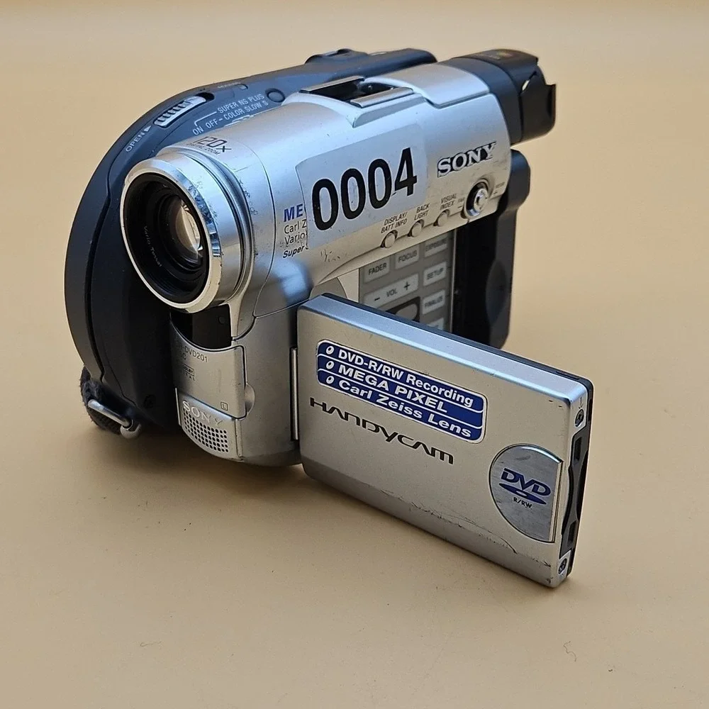 Sony‎ Handycam Digital Video Camera Recorder DCR-DVD201 UNTESTED AS IS FOR PARTS